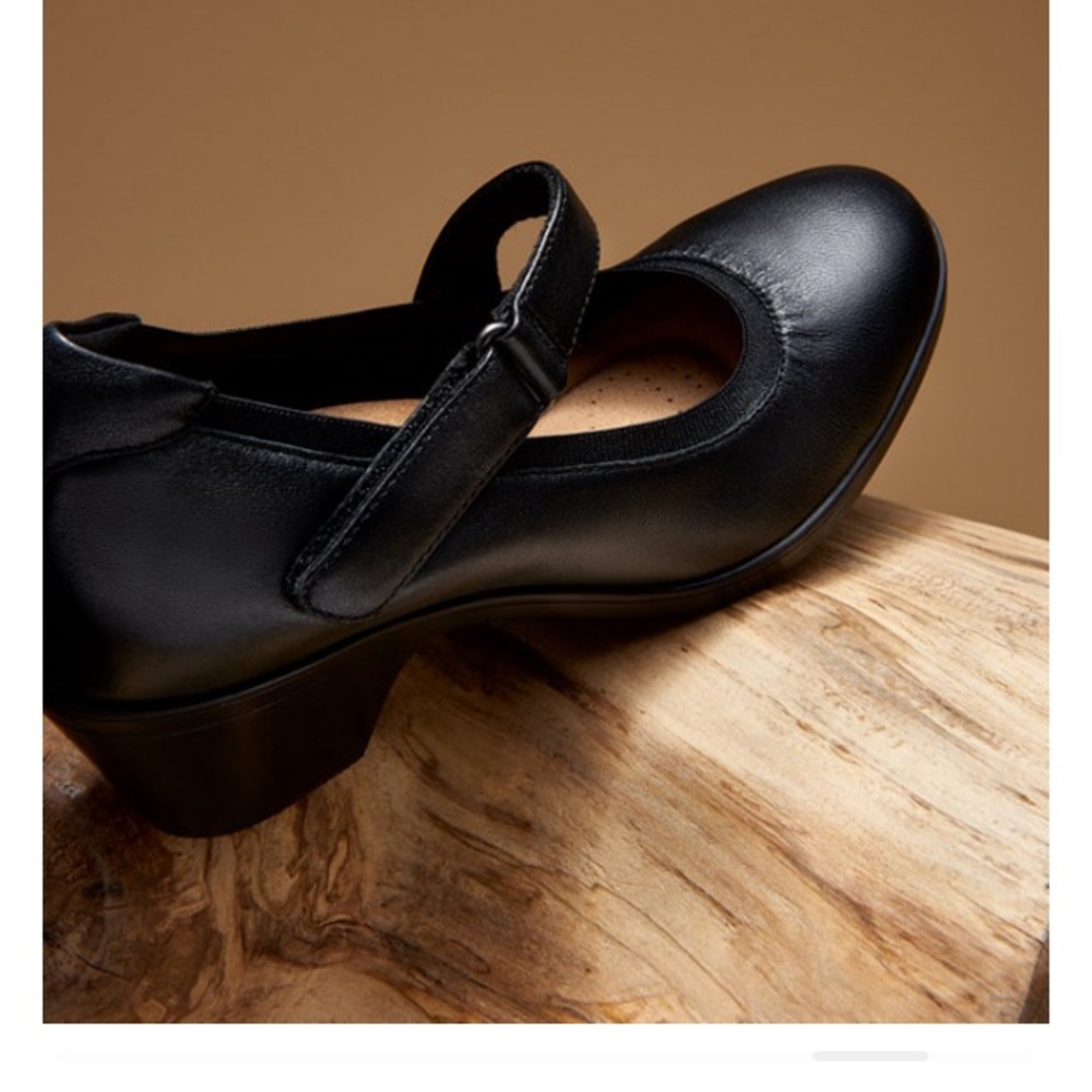 Clarks Emily2 Mabel Black Leather Flats with Classic Design and Polished Finish - Picture 15 of 16